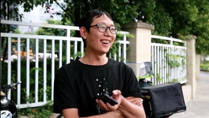 DƬ